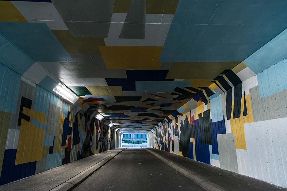 Het geheel valt niet in 1 foto te vatten. Dit is een fragment uit het midden van de tunnel.